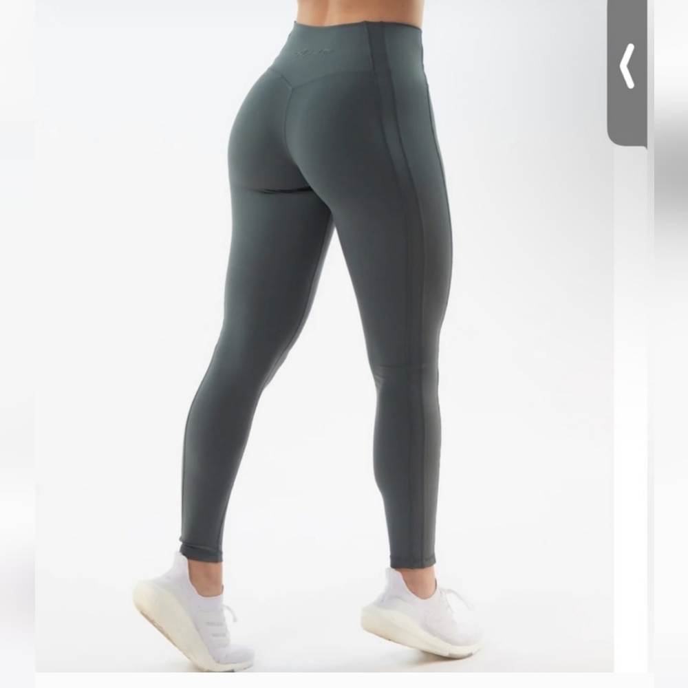 Alphalete Pulse Kinetic Porcelain Gray Leggings, S